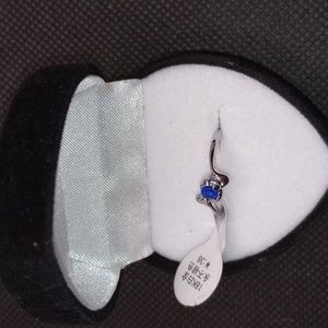 Really really cute Sapphire stone 18 karat white gold filled ring size6